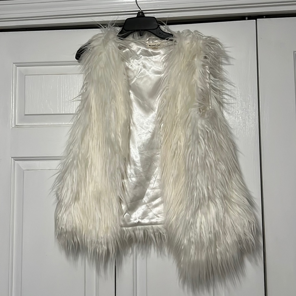Weekend Love size m faux fur vest